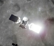 "달 표면이 생생히"...다누리, 달 표면 사진 첫 공개