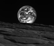 달에서 가장 거대한 ‘폭풍의 바다’…다누리가 찍었다