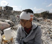 튀르키예·시리아 강진 사망자 3만 5000명 넘겨