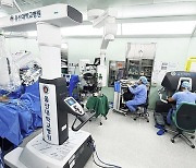 울산대병원, 세계 최초 3가지 질환 동시 단일공 로봇수술 성공