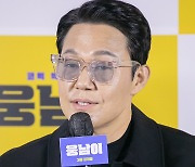 '웅남이' 박성웅 "25살 연기 바보처럼 안 보이려 노력, 수중 촬영이 너무 힘들었다"