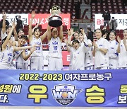 명실상부 여자농구 최강…우리은행, 14번째 정규리그 우승