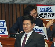 ‘윤핵관 맏형’ 권성동 침묵 모드···물밑으로 김기현 돕는 정중동 전략?