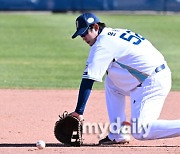 [MD포토] 윤형중 '깔끔한 수비'