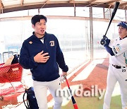 [MD포토] 박민우-천재환 '야구에 대한 열정 토크'