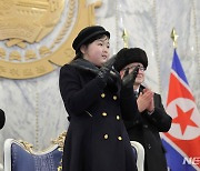 안보전략硏 "김주애, 열병식에 절제된 태도 안보여…후계자설 섣불러"