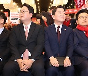 안철수 "탄핵 언급 정신상태" vs. 김기현 "당정분리? 야당이냐"