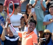 우이빙, 中 테니스 역사 썼다···중국 선수로 첫 ATP 대회 정상