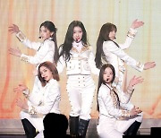 ITZY, 팬들과 함께한 4주년 "잊지 못할 순간들 쌓여"