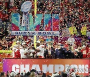 NFL 캔자스시티, 통산 3번째 '슈퍼볼 챔피언' 등극…MVP는 마훔스