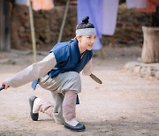 표예진, 달콤살벌 매력 발산…스승 이태선 앞 고군분투 (청춘월담)