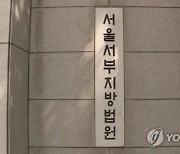 '화장실 32차례 불법촬영' 前연대 의대생 실형→집행유예