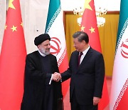 시진핑, 라이시 이란 대통령과 회담…”이란 핵합의 복원 참여할 것”