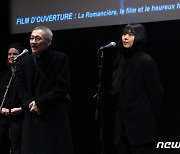 홍상수·김민희, 파리에서 어땠나…나란히 거리 걷고 회고전 동반 참석(종합)