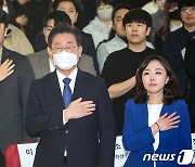 민주당 "尹 '은행수익 혜택 돌아가도록 배려'…횡재세 도입 화답"