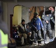 튀르키예 지진 198시간 만에 남성 3명 구조…기적은 계속된다(종합)