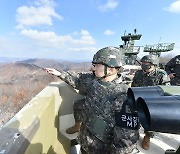 합참의장, 중부전선 찾아 "적 도발시 현장서 과감히 응징"