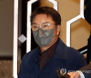 공식석상 나선 이수만, SM 경영권 분쟁 관련 질문에는 '침묵'