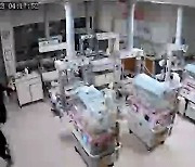 [영상] 탈출 안 한 튀르키예 간호사, 신생아 지켰다