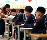 中, 3억 학생·교사 마스크 벗었다…한국인 비자 발급도 곧 재개