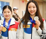 4대륙 피겨 금메달-은메달 차지한 이해인·김예림 '금의환향' [쿠키포토]