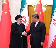 시진핑 “핵 협상서 이란 지지”, 라이시 “파트너십 심화”…美에 맞서 ‘밀착’