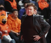 '친정팀 비방' 김승기 캐롯 감독… KBL '경고' 조치