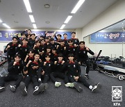 단체사진 찍는 남자 U-20 대표팀 선수들
