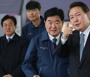 ‘햇살론’ 연 15.9% 참고했다는 尹 “은행 고금리에 국민 고통 커”