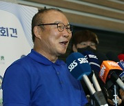 '신경전 끝' 박항서, 신태용 응원 "U-20 월드컵서 존재감 보여줄 것으로 믿어"