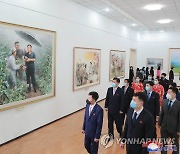 북한, 김정일 생일 81주년 경축 중앙미술전시회 개막