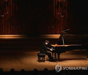 조성진, 한영수교 140주년 기념 바비칸센터 리사이틀 데뷔