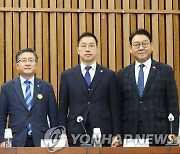 포즈취하는 여야 3+3 정책협의체 참석자들