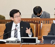 고광효 세제실장과 대화하는 최상대 기재부 제2차관