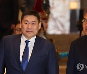 '한·몽 경제인 만찬' 향하는 몽골 총리와 박진 외교부 장관