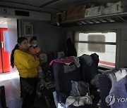 기차에서 생활하는 튀르키예 지진 피해 주민들