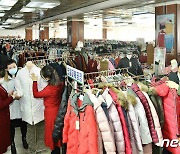 북한, '평양시 인민소비품 전시회' 개최…45만8000여점 제품 출품