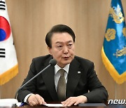 尹대통령, 몽골 총리 접견…"한-몽 소통·협력 위해 긴밀 노력"