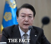 尹 "전기·가스요금 '인상폭·속도 조절'…통신·금융 분야, 고통 분담 참여해야"