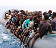 '끝나지 않는 난민비극'…리비아 해상 난파사고로 최소 73명 실종
