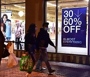 美 1월 소매판매 3% 급등…2년 내 최대폭