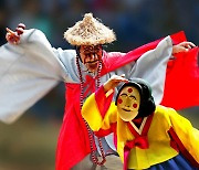 세계 3대 축제서 펼쳐지는 탈춤 한판