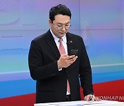 토론회 준비하는 천하람 후보