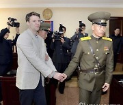 웜비어 모친, 헤일리 지지…"그 덕분에 對북한 전투모드로"