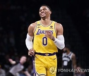 [NBA] 냉정한 현실 마주한 6년 전 MVP, “팀 구하는 것조차 쉽지 않다…”