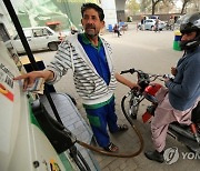 PAKISTAN ECONOMY PETROL