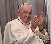 프란치스코 교황, 사임설 반박 "종신직 지키지 않을 이유 없어"