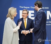 박진 장관, 네덜란드 외교장관-국방장관과 대화