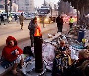 튀르키예 사망자 3만3000명, ‘이란 대지진’ 규모 넘어...UN “두 배로 늘 수도”