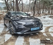 [momo톡] 눈도 즐거운 럭셔리 전기세단 '더 뉴 EQE 350+'